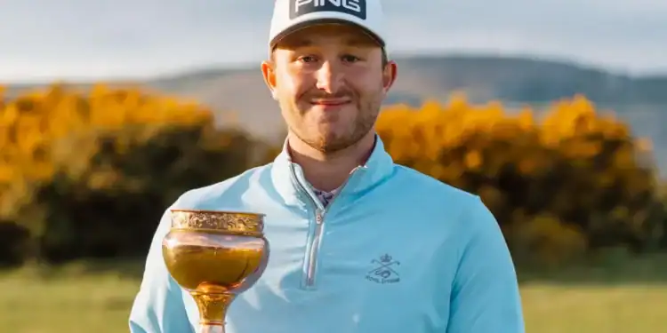 Van Wyk Wins Welsh Men’s Open at Conwy Jamie Van Wyk proudly displays the trophy after winning the Welsh Men’s Open Strokeplay Championship at Conwy.