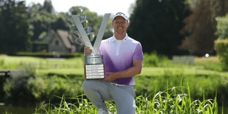 Horsey Ends Nearly 10-Year Drought with Dramatic Victory a man holding a trophy