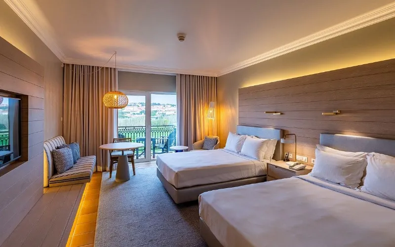 Marriott Praia D’El Rey Golf & Beach Resort a room with two beds and a table