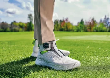 ECCO Golf AW25 Collection for Autumn/Winter 2025 Stylish golf shoes on green grass.