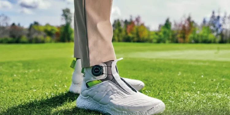 ECCO Golf AW25 Collection for Autumn/Winter 2025 Stylish golf shoes on green grass.