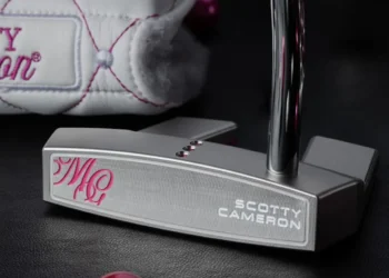 Stylish putter with pink accents.